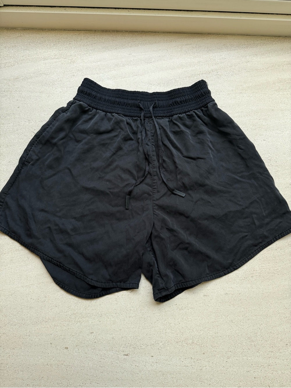 Lululemon Feeling Femme Short 5" - Black Long Shorts Activewear Soft Tencel 4 - Picture 2 of 7